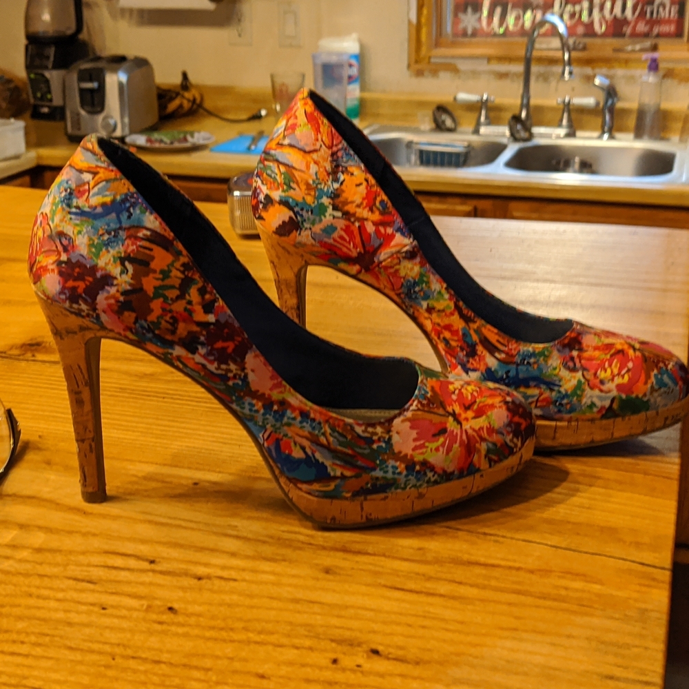 Shoes - Picture 2 of 3